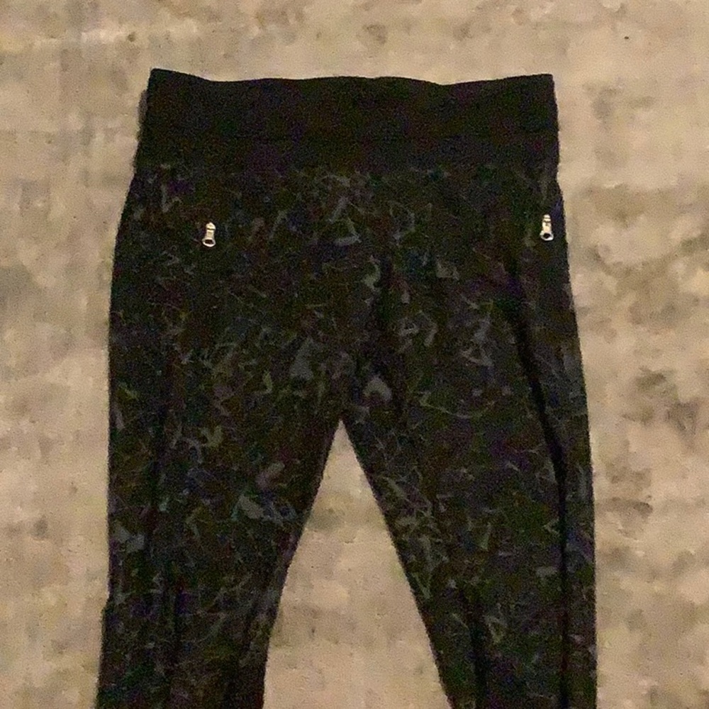 Lululemon leggings, geometric design